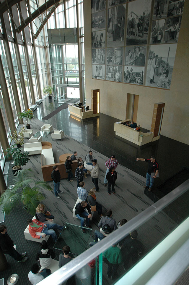 Students gather in the lobby of the Gallup downtown Omaha campus to ask questions of Gallup's Jim Collison.