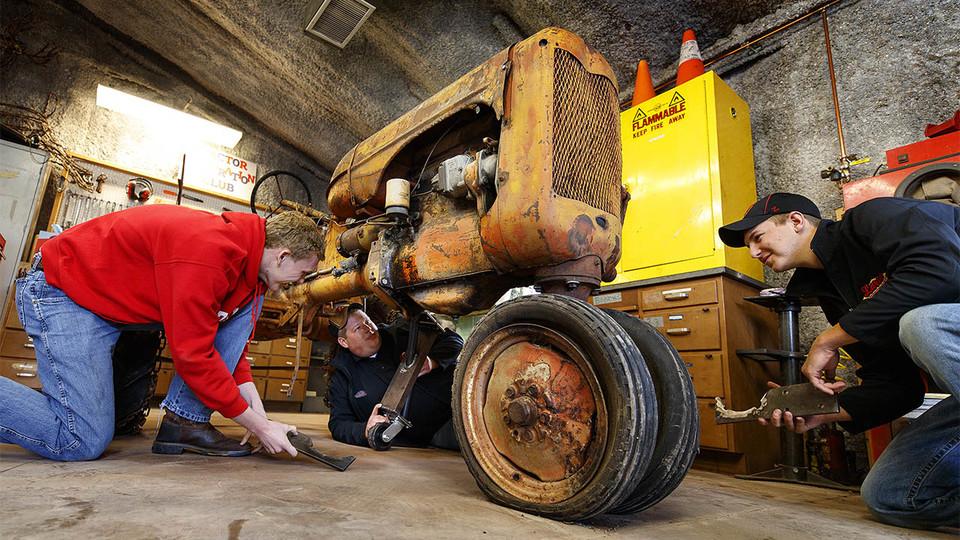 Tractor Restoration Club members work to prepare a 1945 Allis Chalmers Model C for display at the Homestead National Monument near Beatrice. (Photo by Craig Chandler / University Communication)