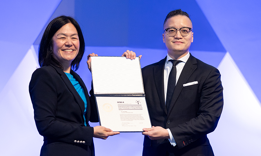 Jun Wang (right), assistant professor of electrical and computer engineering, receives his ARPA-E IGNIITE award certificate from ARPA-E director Evelyn Wang at the July 9 ceremony in Washington, D.C.