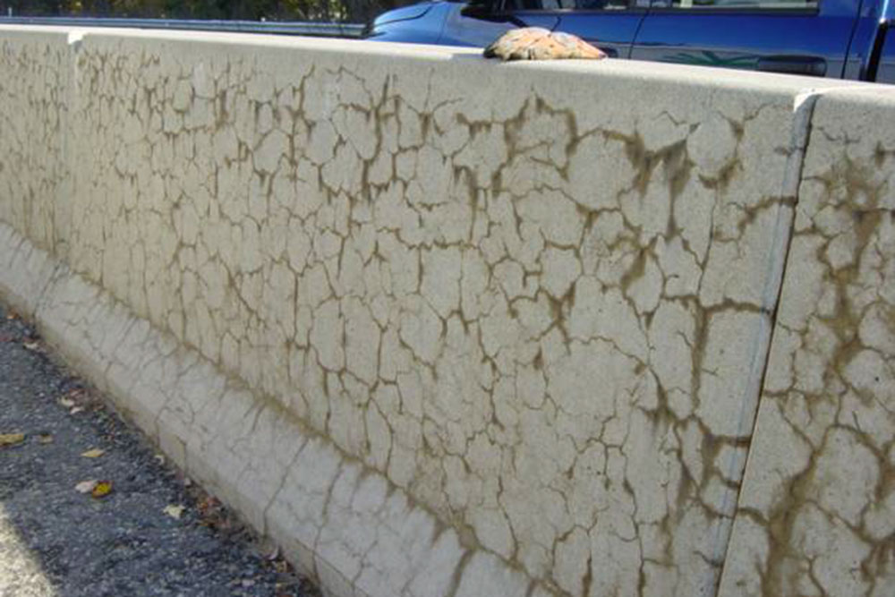 Concrete structures affected by alkali-silica reaction (ARS) exhibit a 
