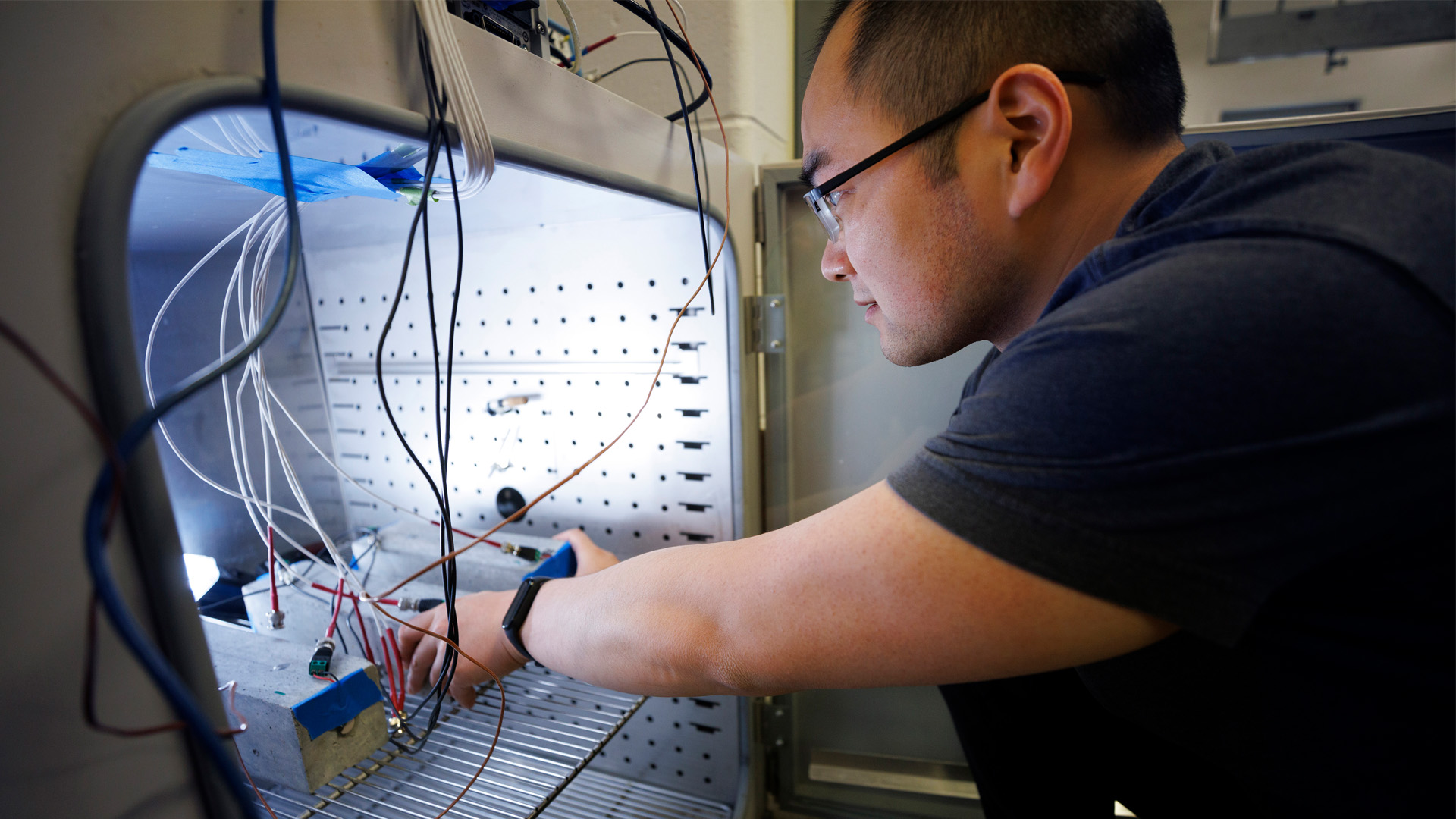 Bibo Zhong, doctoral student in civil and environmental engineering, investigates thermally induced nonlinear acoustic effect. Zhong will join Idaho National Laboratory as a postdoctoral researcher.
