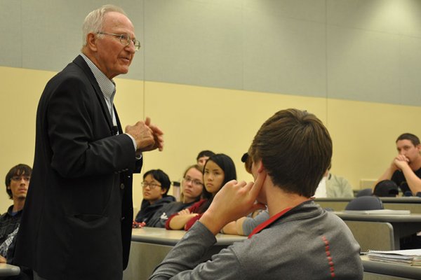 Daktronics founder Al Kurtenbach, who received a master's degree in electrical engineering from UNL, speaks to students in the ELEC 121 class during Masters Week in early November.