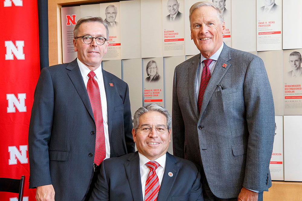 Bruce Grewcock (right), chairman and chief executive officer of Peter Kiewit Sons', Inc., joined University of Nebraska-Lincoln Chancellor Ronnie Green (left) and College of Engineering Dean Lance C. Pérez to announce Kiewit's $20 million gift. (Craig Chandler/University Communication)