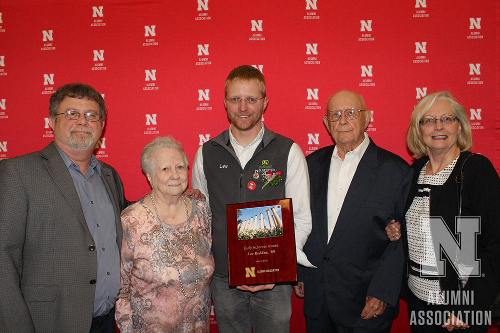 Lee Redden (center), a mechanical engineering alumnus, received an Early Achiever Award at the May 3 Alumni Honors Night at Nebraska Innovation Campus. (Nebraska Alumni Association photo)