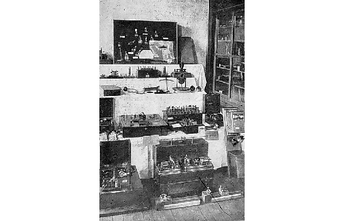 Lab equipment from around 1904