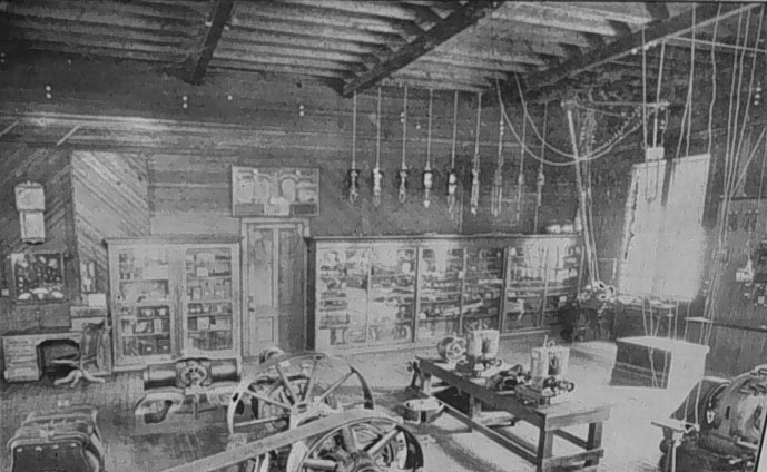 Early laboratory in the EE building from 1904
