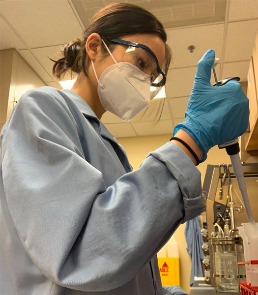 Xuan Le working in a lab.