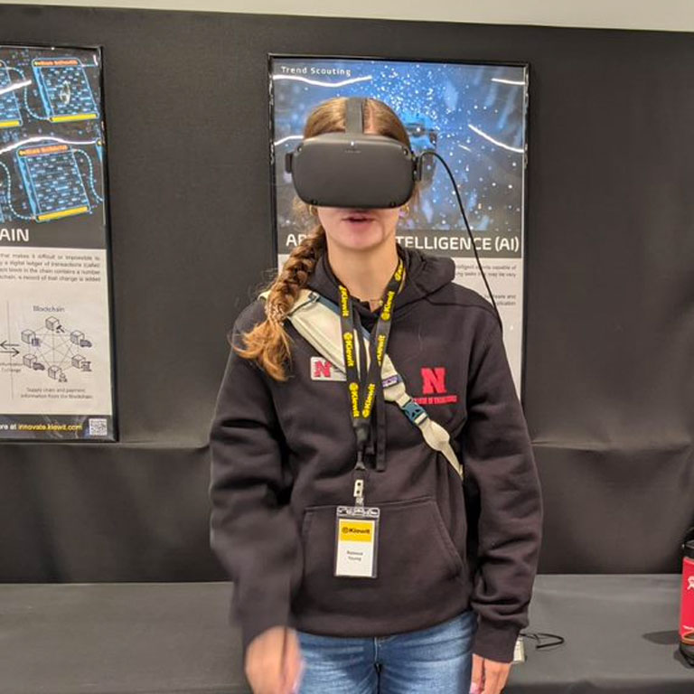 Kiewit Scholar working with virtual reality.
