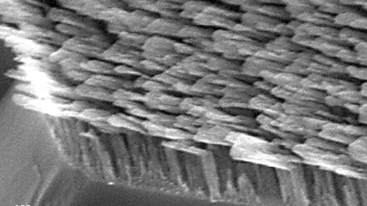 metamaterial nanorods appear to be shaped like the letter “L” when seen at the nanoscale