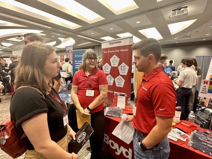 Student discussing with employers 