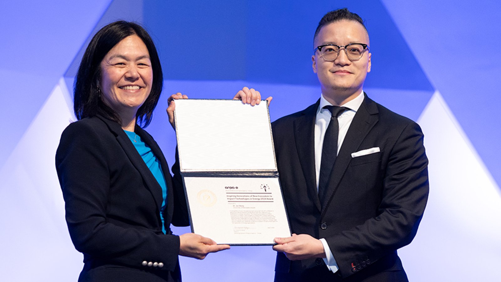 Jun Wang (right), assistant professor of electrical and computer engineering, receives his ARPA-E IGNIITE award certificate from ARPA-E director Evelyn Wang at the July 9 ceremony in Washington, D.C.